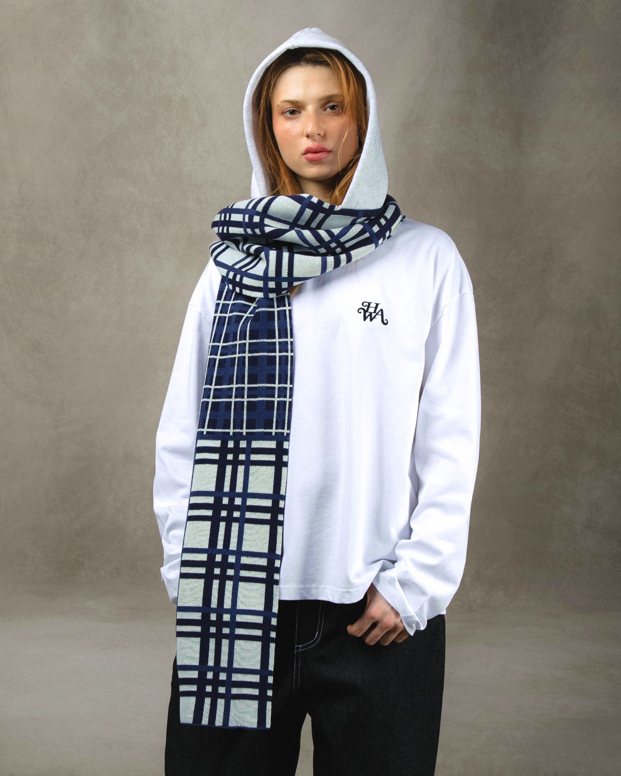 Écharpe capuche tartan bleu lifestyle