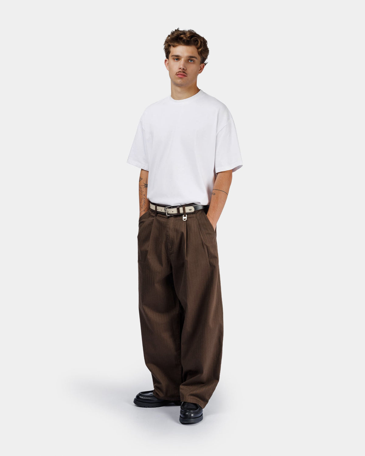 Onigiri Herringbone Pleated Trousers - Brown