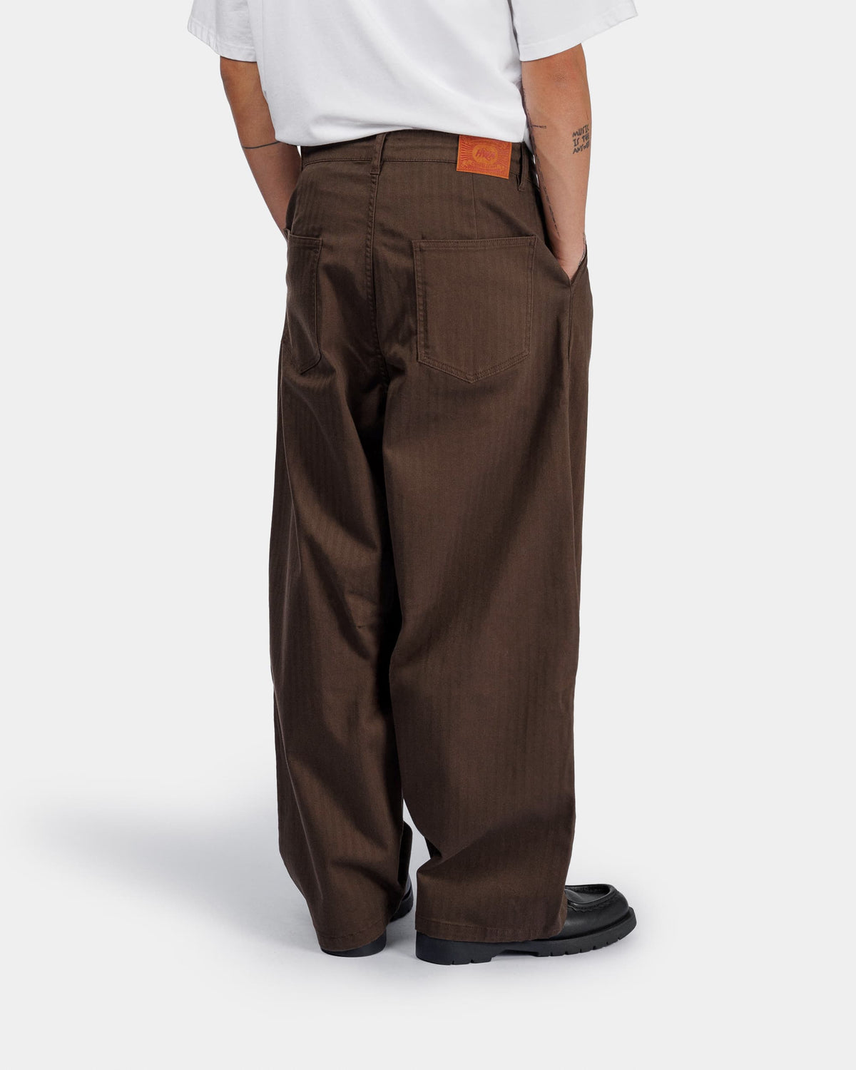 Onigiri Herringbone Pleated Trousers - Brown