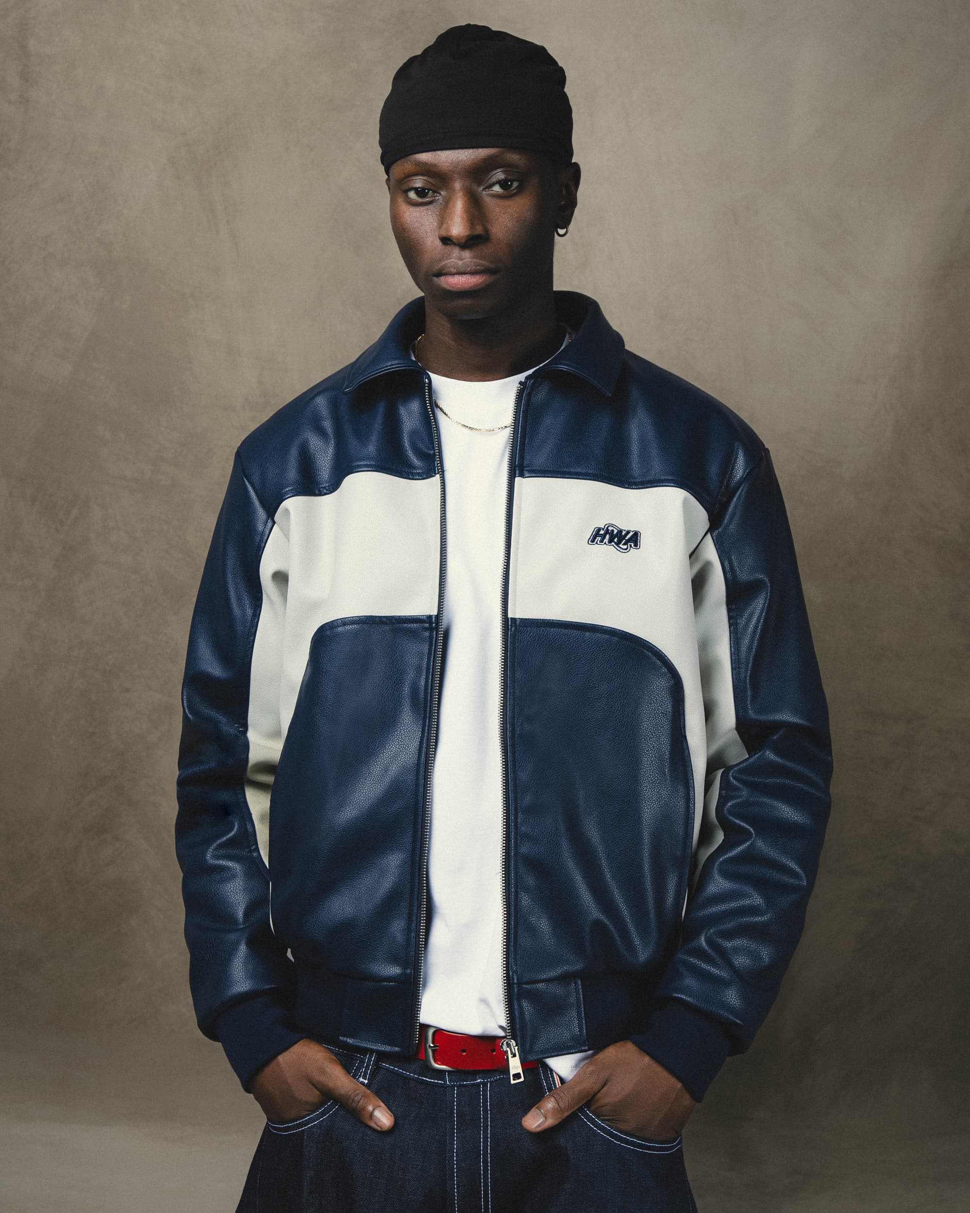 Veste en cuir Three 60 bleue lifestyle